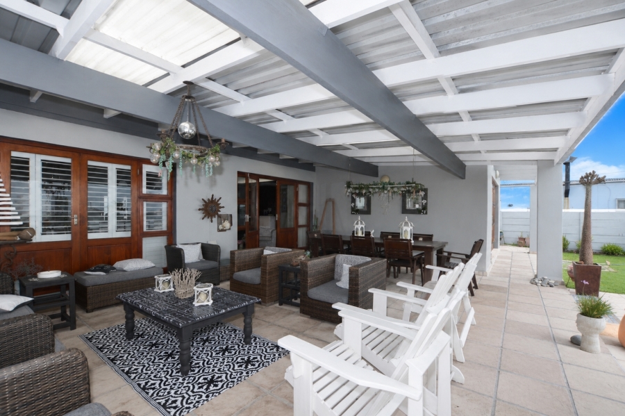 4 Bedroom Property for Sale in Yzerfontein Western Cape